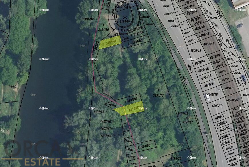 Podíl 42 m2 na pozemcích v k.ú. Komín a v k.ú. Bystrc