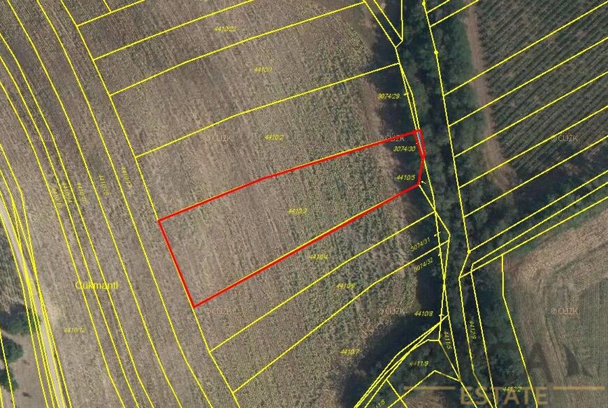 Prodej podílu 2 764 m2 na pozemcích v k.ú. Bzenec