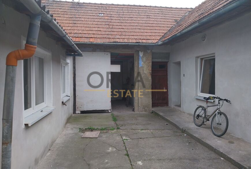 Prodej rodinného domu v obci Lipov (okres Hodonín) č.p. 295 o dispozici 5+1