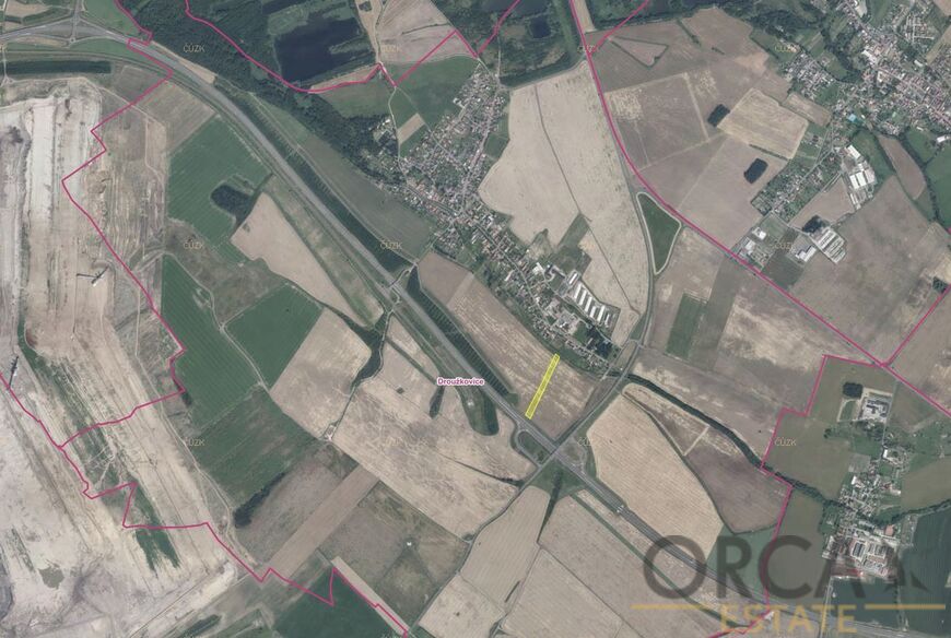 Prodej podílu 2328 m2 na pozemku v k.ú. Droužkovice