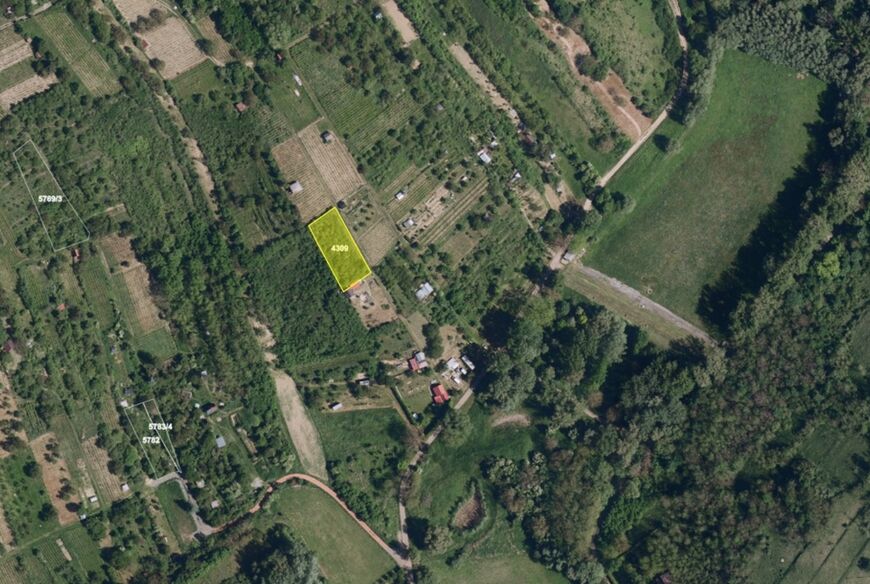 Hustopeče u Brna (1 025m2)