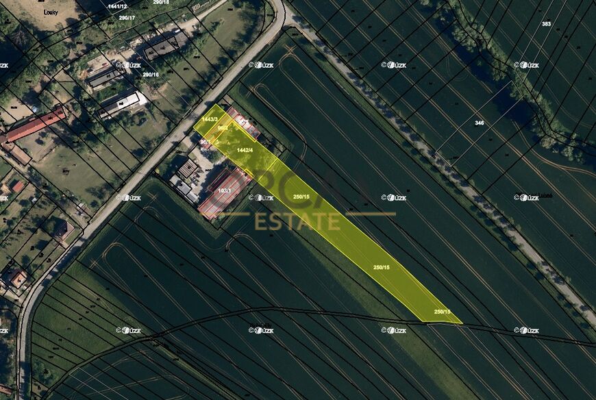 Pět pozemků v k.ú Zlámanka