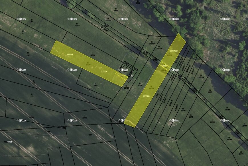 Černé Voděrady (3 381 m2)