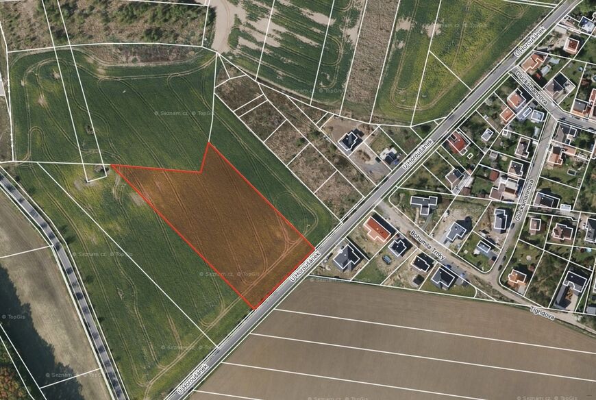 Úvaly u Prahy (7 795 m2)