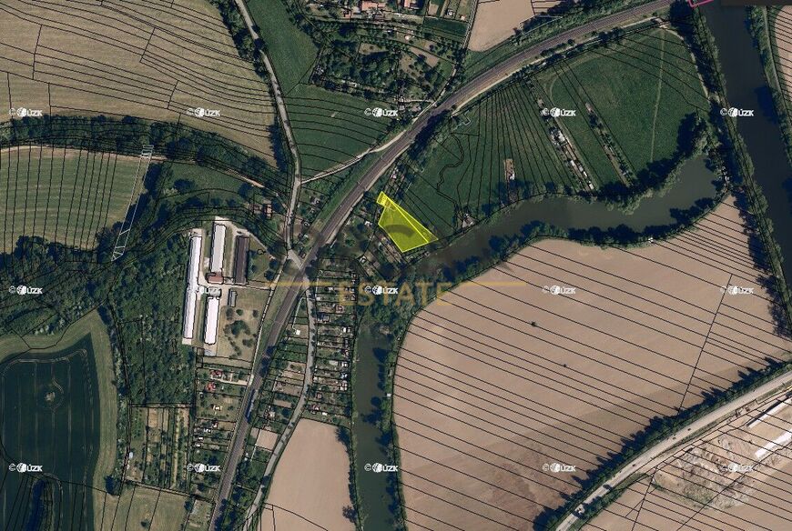 Prodej podílu 795 m2 na pozemcích v k.ú. Napajedla