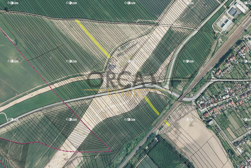 Prodej podílů 1 197 m2 na pozemcích v k.ú. Nedakonice