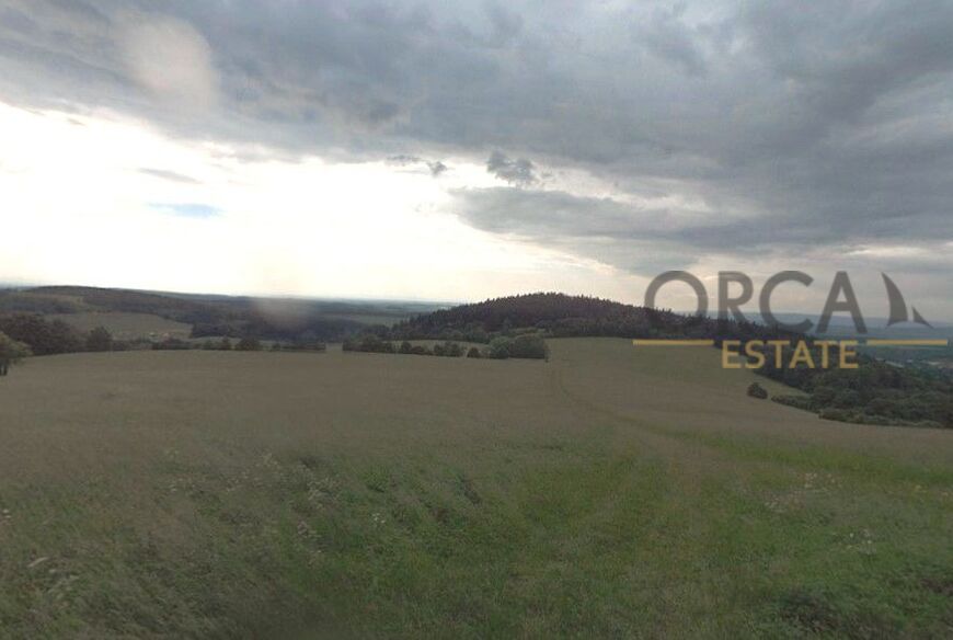 Prodej podílu 3706 m2 na pozemcích v k. ú. Slavkov pod Hostýnem