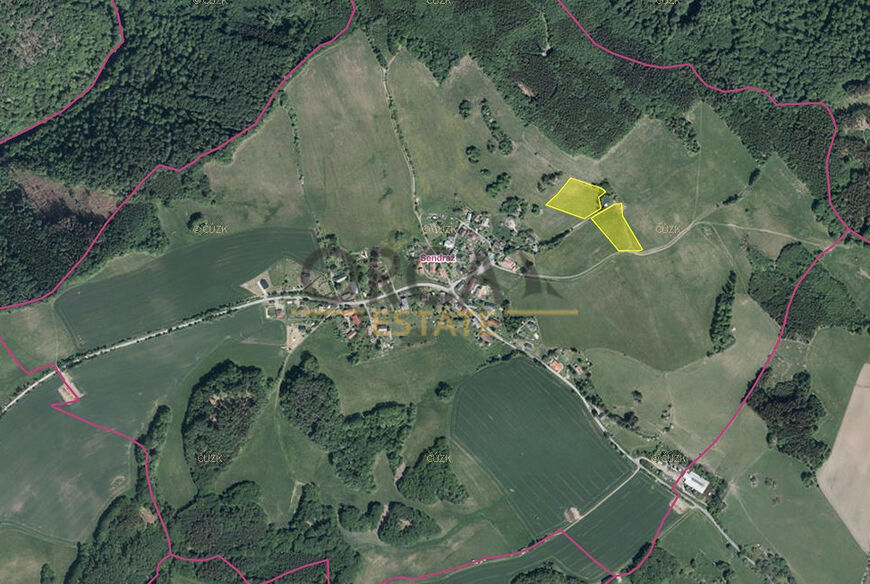 Prodej podílu 6 457 m2 na pozemcích v k.ú. Sendraž