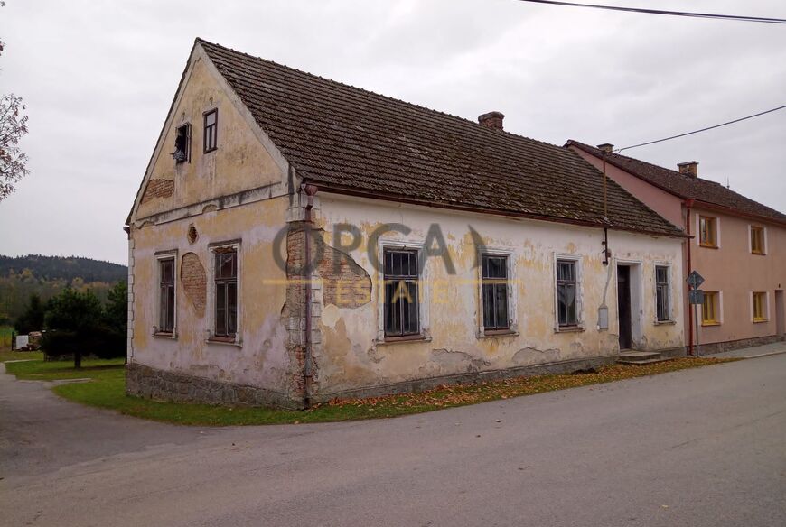 Řadový RD k rekonstrukci, pozemek 181 m2
