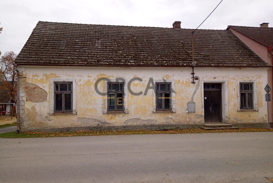 Řadový RD k rekonstrukci, pozemek 181 m2