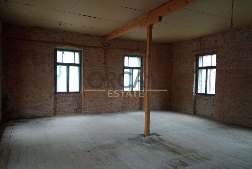 Řadový RD k rekonstrukci, pozemek 181 m2