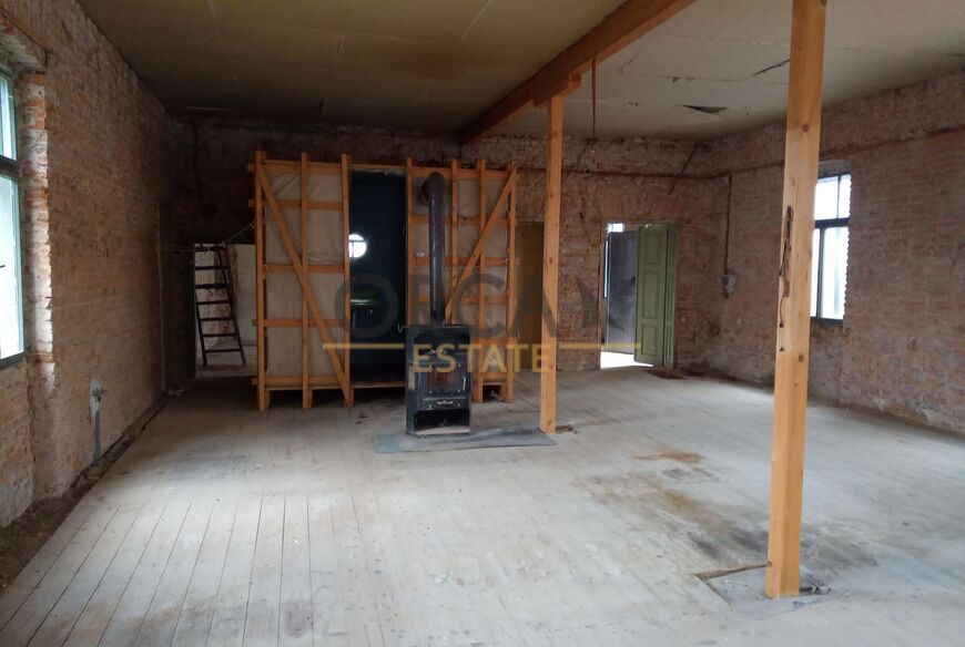 Řadový RD k rekonstrukci, pozemek 181 m2