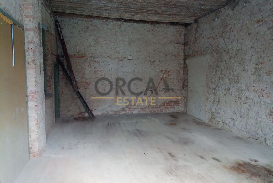 Řadový RD k rekonstrukci, pozemek 181 m2